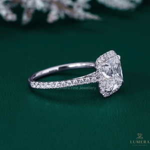 Anillo de Compromiso de Diamantes con Halo Oculto Corte Princesa de Lujo, Oro Blanco de 18K, Micro Pavé, Anillo Nupcial, Joyería Personalizada - Product Image 2