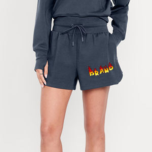 Short pour femmes personnalisé logo brodé personnalisé short respirant longueur avec poches latérales short streatwear pour femmes - Product Image 1