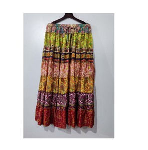 Recycle Saree Silk Patchwork Jupe longue en soie: Robe jupe colorée de style bohème hippie - Product Image 4