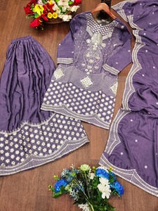 Costume Sharara Chinon brodé de créateur gracieux avec une belle séquence de broderie travail tenue de fête et de fête - Product Image 5