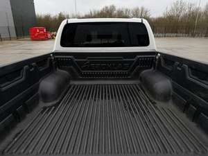 Camioneta Hilux Revo 2024 Usada, Automática, Volante a la Izquierda, 4x4, Diésel Turbo, Asientos Oscuros - Product Image 6