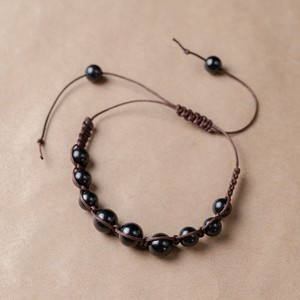 Pulsera de macramé Shambhala de Shungita Camilla con 8 cuentas redondas pulidas de 0.32 pulgadas (8 mm) y 3 cuentas redondas pulidas de 0.39 pulgadas. - Product Image 2