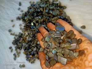 Pierres de Labradorite Naturelle en Éclats Sculptés de Forme Irrégulière, Marque Agate de Gujarat Rais, pour Feng Shui, Art, Collection, Décoration et Guérison - Product Image 3