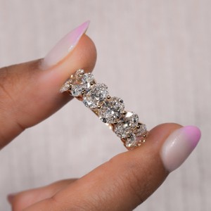 Anillo de Compromiso Personalizado Elegante de Plata 925 con 7 Circonitas Cúbicas de Corte Brillante Ovalado para Mujer - Product Image 3