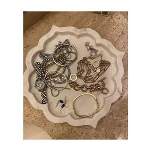 Plateau en marbre Makrana pur de forme antique fait à la main, pierre polie, blanc, nuances naturelles, VAISHNAVI HANDICRAFTS GATEWAY pour la maison, l'hôtel - Product Image 3