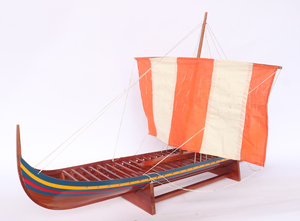 Modèle de navire viking SKULDELEV 2, fabriqué à la main en bois, construit à la méthode du clinker, cadeau original du fabricant vietnamien - Product Image 5
