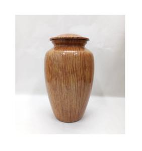 La versatilidad del metal permite a los artesanos crear urnas con texturas únicas y acabados que reflejan la personalidad de un ser querido. - Product Image 2