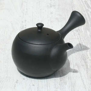 Tetera Kyusu Redonda de Arcilla Roja (Shudei) con Filtro de Malla Cerámica, Tapa de Cerámica Tokoname, Capacidad de 240ml/300ml, Diseño Oriental - Product Image 2