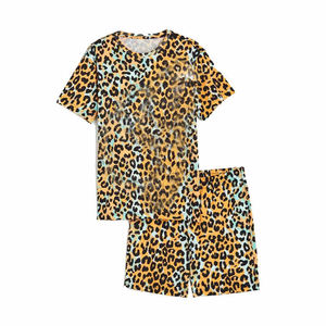 Venta al por mayor de Verano de la colección para los hombres Casual Street Wear camiseta y pantalones cortos Conjunto personalizado Logo transpirable - Product Image 1