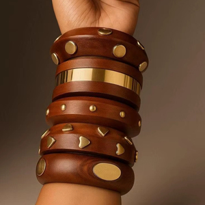 Conjunto de brazalete de moda de madera y latón de tendencia, joyería de mujer, accesorio de regalo de corte de corazón redondo, joyería de moda, brazalete de tendencia - Product Image 1