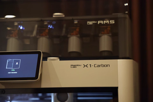 Impresora 3D Industrial X1-Carbon Combo de Alta Productividad y Automatización, 5 Años de Garantía, Nivelación Automática, FDM para Laboratorio - Product Image 5