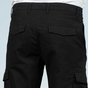 Pantalones cortos cargo informales para hombre de algodón 100% al por mayor, color negro de corte regular con patrón sólido y cierre de cordón bordado 3D - Product Image 5