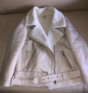 Chaqueta de piel sintética gruesa para hombre con cierre de cremallera a prueba de viento estilo callejero abrigo de invierno teñido liso con patrón de letras - Product Image 6