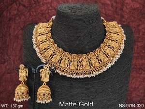 Ensemble collier temple en plaqué or mat de créateur - Product Image 2