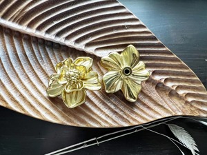 Poignée vintage décorative de bouton floral d'or de concepteur élégant pour les armoires de maisons modernes et les intérieurs élégants de l'Inde - Product Image 5