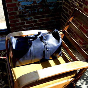 Sac à Main en Cuir - Blue Leather Luxury Duffel <b>Bag</b>, Classic Travel <b>Bag</b> with Premium <b>Gold</b> Accents for Men and <b>Women</b> - Product Image 6