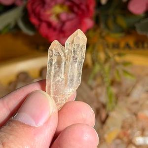 Vente en gros <span class=keywords><strong>de</strong></span> pierres <span class=keywords><strong>de</strong></span> guérison en quartz pétrolier rare <span class=keywords><strong>de</strong></span> 2 à 4 cm, artisanat poli, quartz pétrolier fluorescent, spécimen minéral - Product Image 5