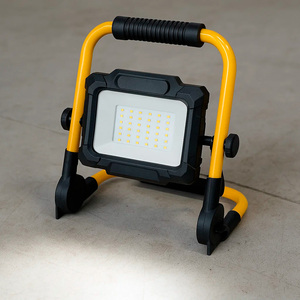 Faretto LED Piatto da 30 Watt Luce Bianca 4000o. Lampada IP65 da 3300 Lumen con Maniglia per il Trasporto - Product Image 4
