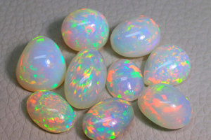 Magnifique cabochon d'opale éthiopienne-Jeu de mélange en forme de lot d'opale-Rainbow Flashy Pierres naturelles de grande taille à l'approvisionnement en vrac - Product Image 4