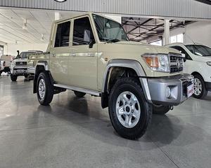 Toyota Land Cruiser 2021 Usada en Excelentes Condiciones, Doble Cabina, 6x6, Volante a la Derecha/Izquierda - Product Image 5