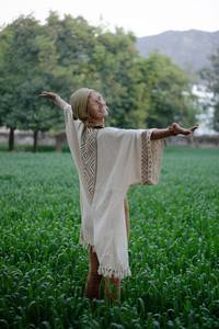 Handloom Khadi Kimono en velours côtelé Chauffe-thé Boho en coton naturel terreux avec impression en blocs Élégant et écologique - Product Image 6