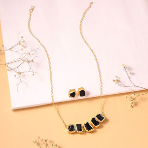 Magnifique ensemble de collier classique en tourmaline noire en laiton avec chaînes fines - Cadeau pour femmes - Product Image 1