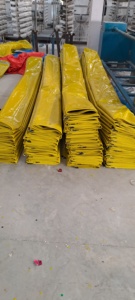 Vente en gros de tissu de bâche en PE imperméable de taille GSM de style uni pour le camping en plein air et l'utilisation industrielle - Product Image 4