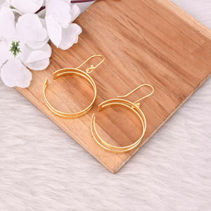 Boucles d'oreilles pendantes de créateur faites à la main, plaquées or jaune classique, en laiton, boucles d'oreilles modernes, personnalisées pour femmes et filles - Product Image 1