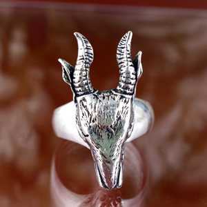 Nouvelle Arrivée Bague Tendance Gothique Chèvre pour Homme, en Laiton, Finition Argent Oxydé, Bijou Animalier Punk, Bague Motard pour Vente en Gros/OEM/ODM - Product Image 6