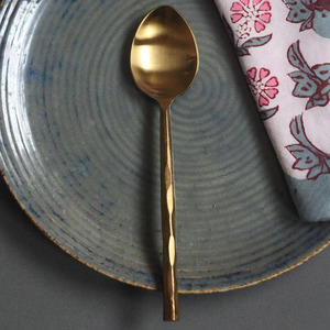 Cubiertos de acero de primera calidad, nuevo diseño, juego de cubiertos de acero inoxidable de alta calidad, juego de platos de cuchara con patrón de frutas para el hogar - Product Image 3