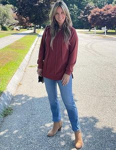 Sweat-shirt femme élégant manches longues design classique et chaud parfait pour le travail ou les tenues à la maison - Product Image 2