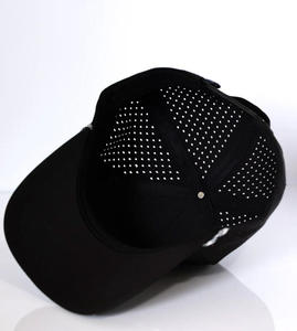 Casquette de golf de haute qualité à 5 panneaux structurée, respirante, avec logo découpé au laser, perforée, unisexe, imperméable, avec logo en caoutchouc personnalisé - Product Image 2