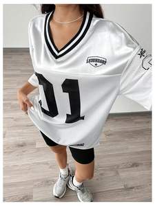 Haut de streetwear en maille à demi-manches et col en V personnalisé maillot ample graphique t-shirts surdimensionnés maillot de basket-ball respirant OEM solide - Product Image 3