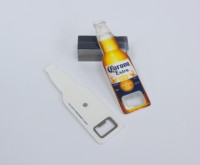 Figurine de bouteille de bière en plastique personnalisée ouvre-bouteille avec aimant