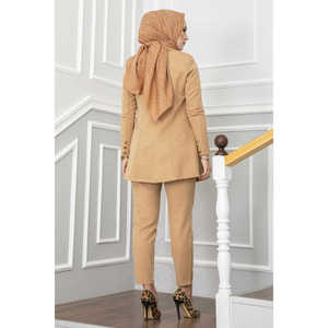 Conjunto de Hijab para Mujer de Oficina con Detalle de Cuello de Pañuelo en Color Latte para la Temporada de Otoño - Product Image 4