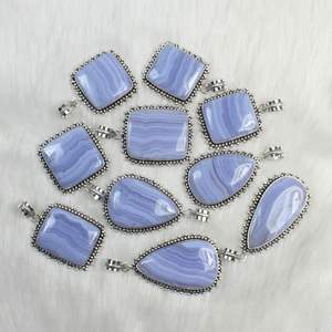 Colgante de piedras preciosas de ágata de encaje azul natural al por mayor, incrustaciones de ajuste de bisel de joyería para colecciones minoristas y de diseñador - Product Image 3