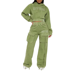 Ensemble de survêtement pour femme, sweat à capuche et pantalon de jogging, survêtement tendance et ample pour l'hiver - Product Image 1