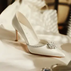 Superbes Chaussures de Mariée 2025 – Magnifiques Talons Hauts avec Strass Blancs, Tendance Mode - Product Image 1