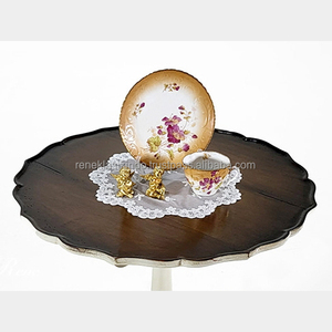 Mesa de Exterior No. 2907 Hecho de Caoba con un Acabado Liso, Perfecto para su Jardín - Product Image 1