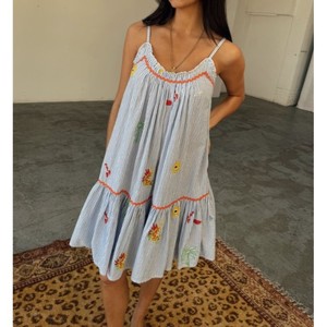 Vestidos Mini para Mujer Hechos para un Look Urbano Seguro de Sí Mismo, con un Corte Moderno y Ajuste Suave, con un Atractivo de Moda sin Esfuerzo, de la India - Product Image 4