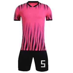 Günstiger Preis Niedriges MOQ Komfortable atmungsaktive feuchtigkeit transportierende Fußball uniform Top Sublimation druck Kunden spezifische Fußball uniformen