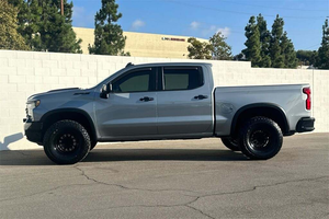 Chevrolet Silverado 1500 ZR2 2024 Usada en Perfectas Condiciones, Cabina Doble, Tracción en las Cuatro Ruedas - Product Image 3