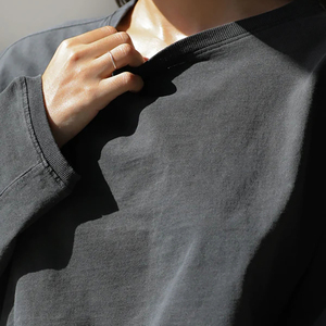 เสื้อครอปมีฮู้ดแขนยาวสำหรับผู้หญิงเสื้อสเวตเชิ้ตคอตตอนแบบสวมหัวสำหรับฟิตเนสเสื้อครอปแบบย่นเสื้อยืดออกแบบได้ตามต้องการ - Product Image 4