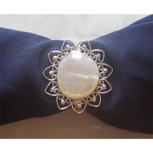 Anillo para Servilletas con Diseño de Concha Marina, Joyería de Concha Marina Plateada, Anillo para Servilletas de Concha Blanca con Perla - Product Image 3