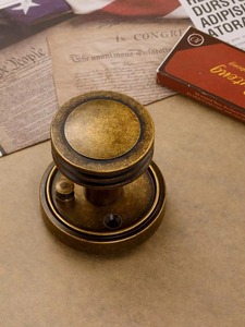 Poignée de porte élégante en argent, conçue pour la décoration intérieure haut de gamme, parfaite pour la porte principale, l'entrée de la pièce ou les intérieurs d'hôtel, en provenance d'Inde - Product Image 2