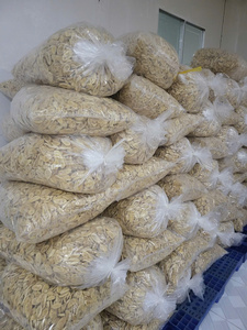Chips de plátano secos de Vietnam con procesamiento controlado para garantizar una textura crujiente y un tamaño consistente para compradores globales - Product Image 3