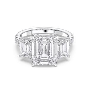 Bague luxueuse de 7.30 carats en E-F/VVS-VS (centre 5.00CT) avec émeraude Moissanite et diamants taille ronde fabriquée en argent pour elle - Product Image 1
