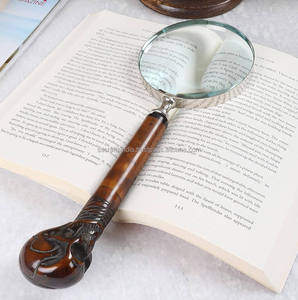 Elegante lupa de madera con lente transparente para coleccionables de trabajo de pasatiempo e inspección detallada - Product Image 2