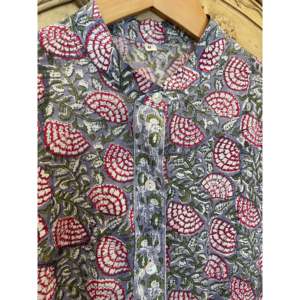 Chemise en mousseline de soie à imprimé floral vintage de luxe pour femmes, taille XL, style de mode quotidien avec décoration de logo en 3D pour l'été - Product Image 4