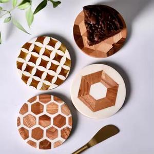 Posavasos con incrustaciones de madera y resina hechos a mano con acabado de lujo, perfectos para mesa de comedor, mesa de centro y decoración del hogar - Product Image 1